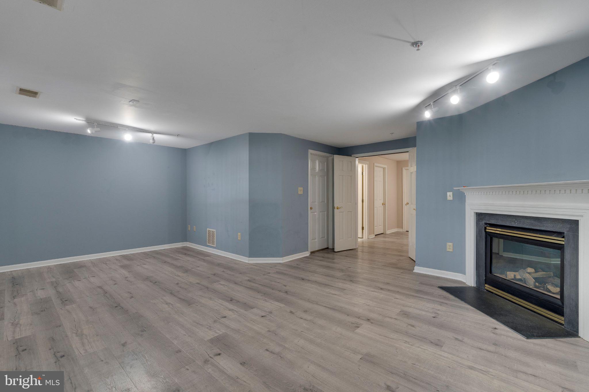 CLARKS CROSSING - Residential Lease