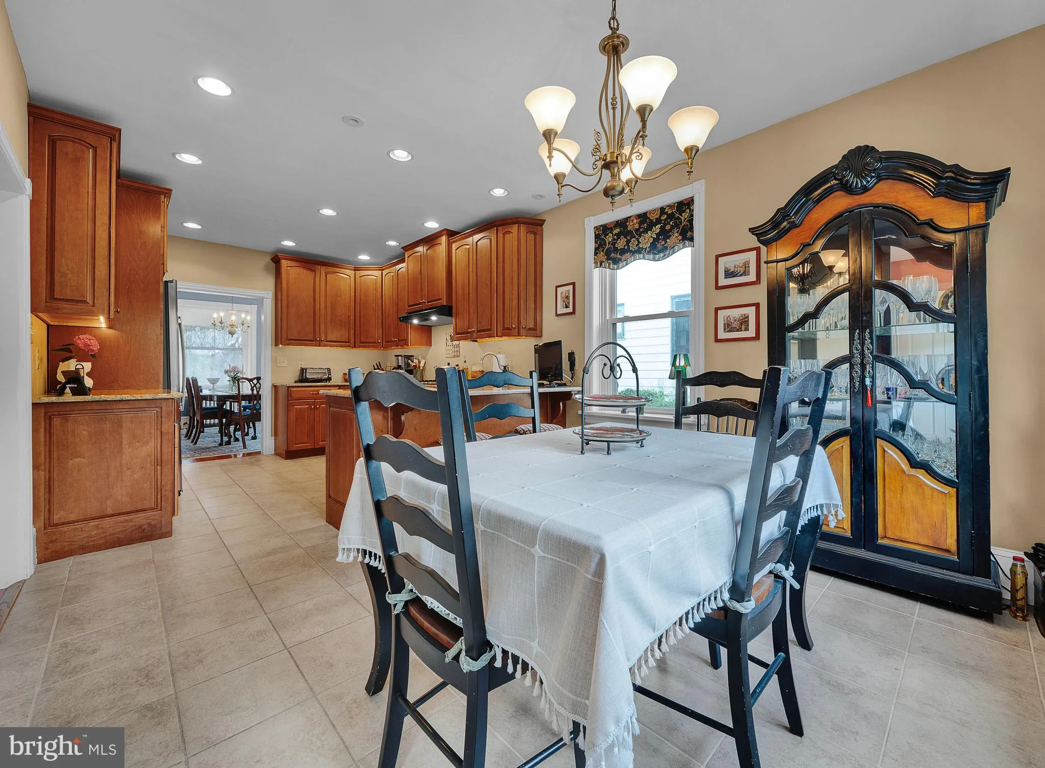 Jenkintown, Pennsylvania 19046, United States, 6 Bedrooms Bedrooms, ,3 BathroomsBathrooms,Residential,Pending,180618