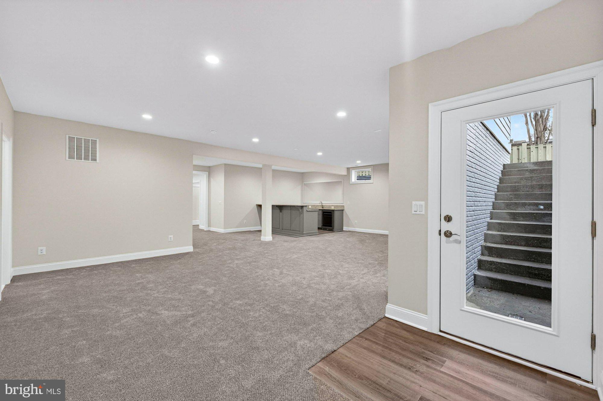 VIENNA WOODS - Residential