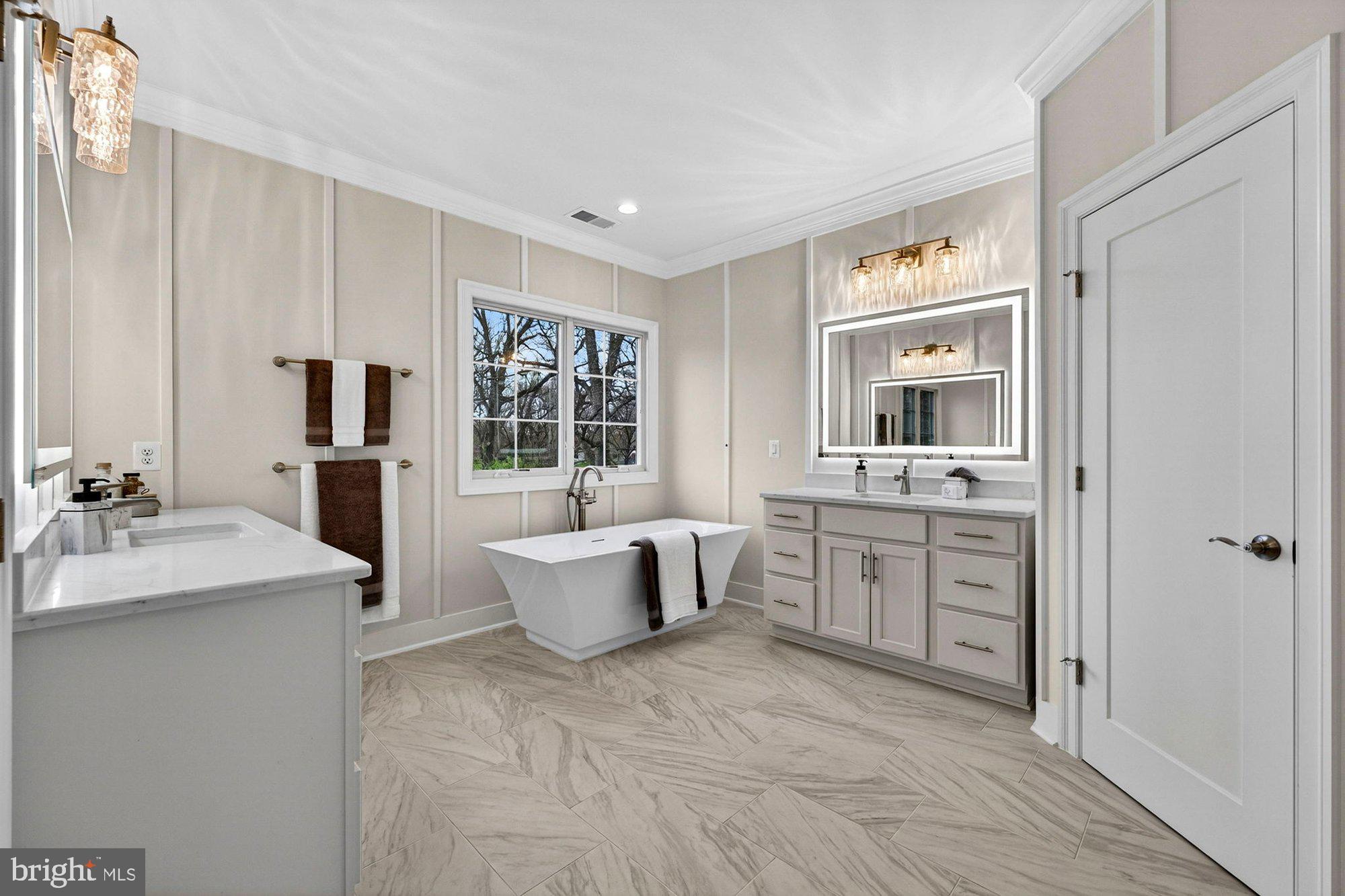 VIENNA WOODS - Residential