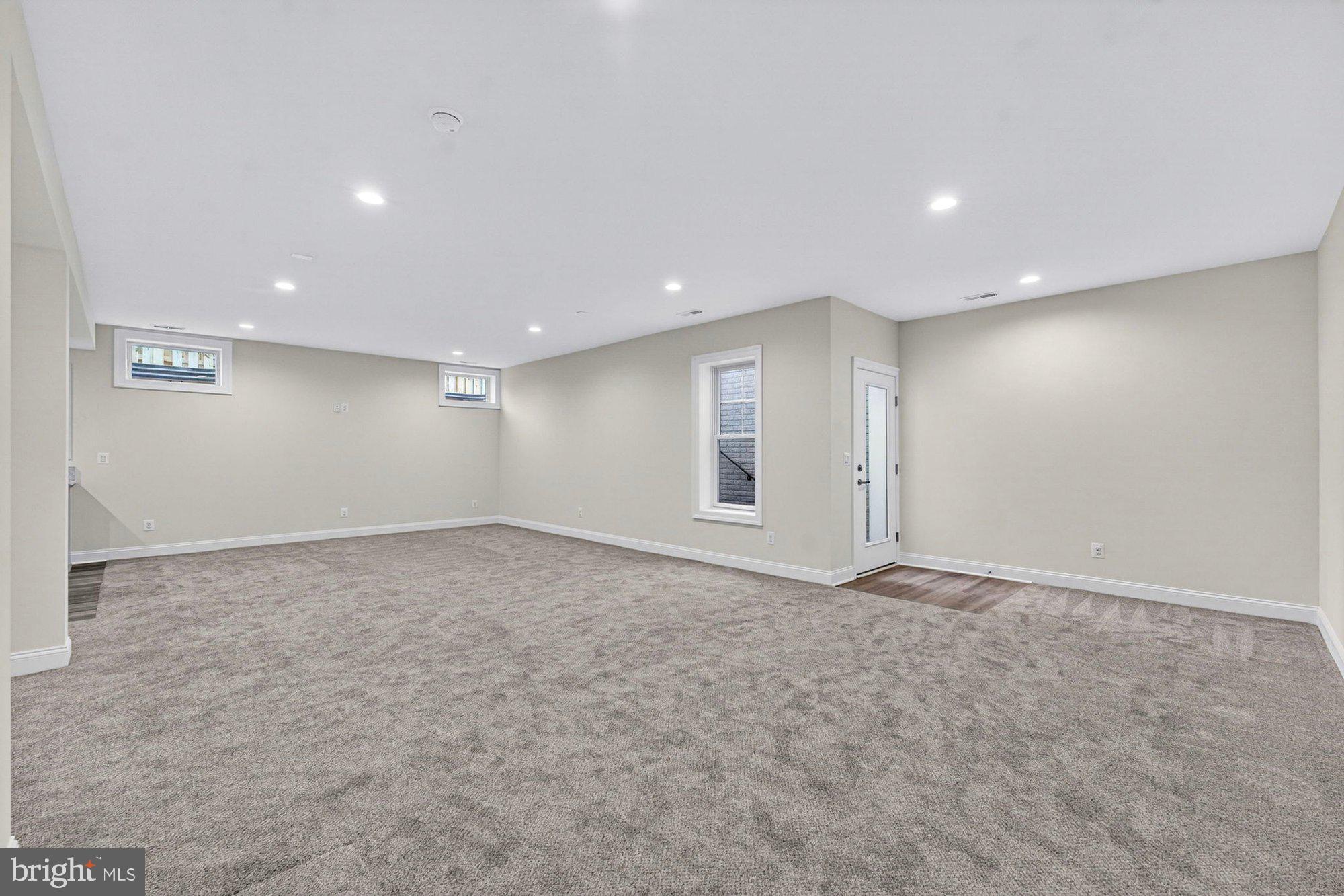 VIENNA WOODS - Residential