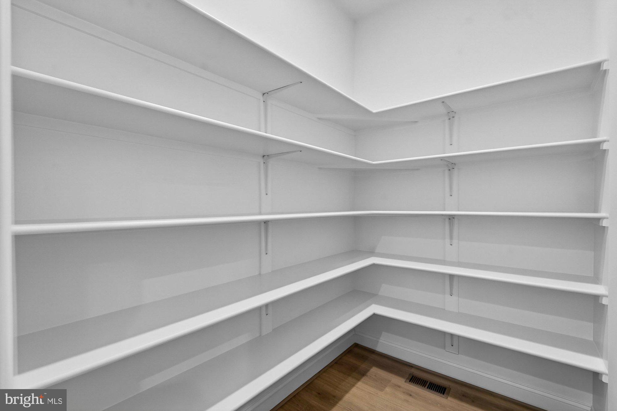 VIENNA WOODS - Residential