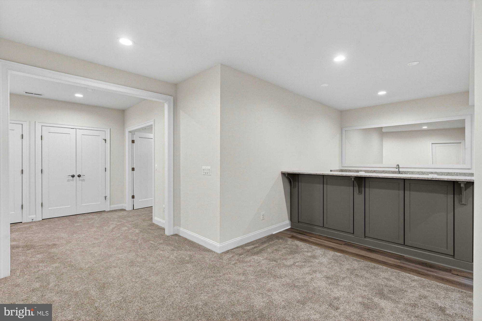 VIENNA WOODS - Residential