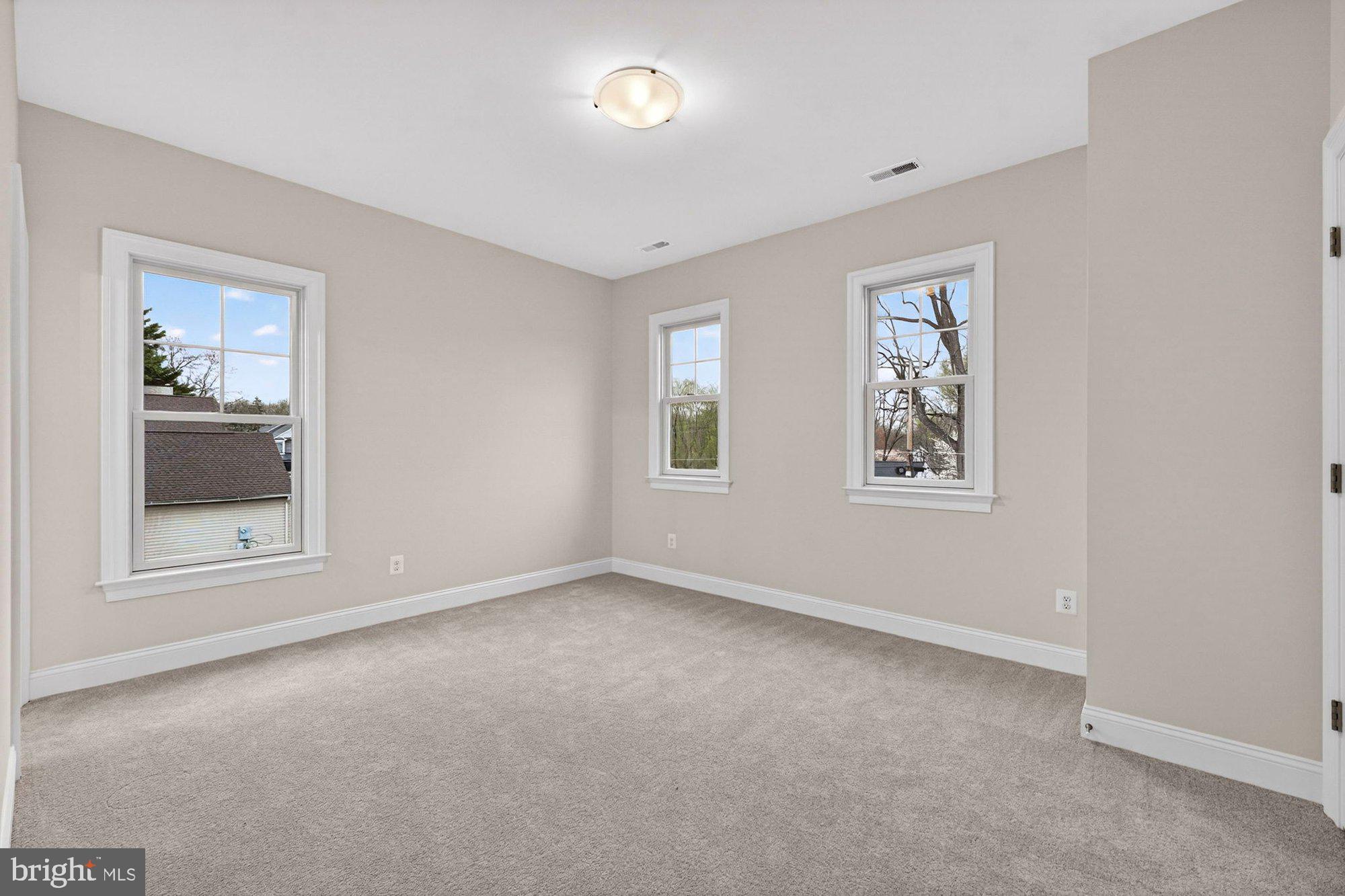 VIENNA WOODS - Residential