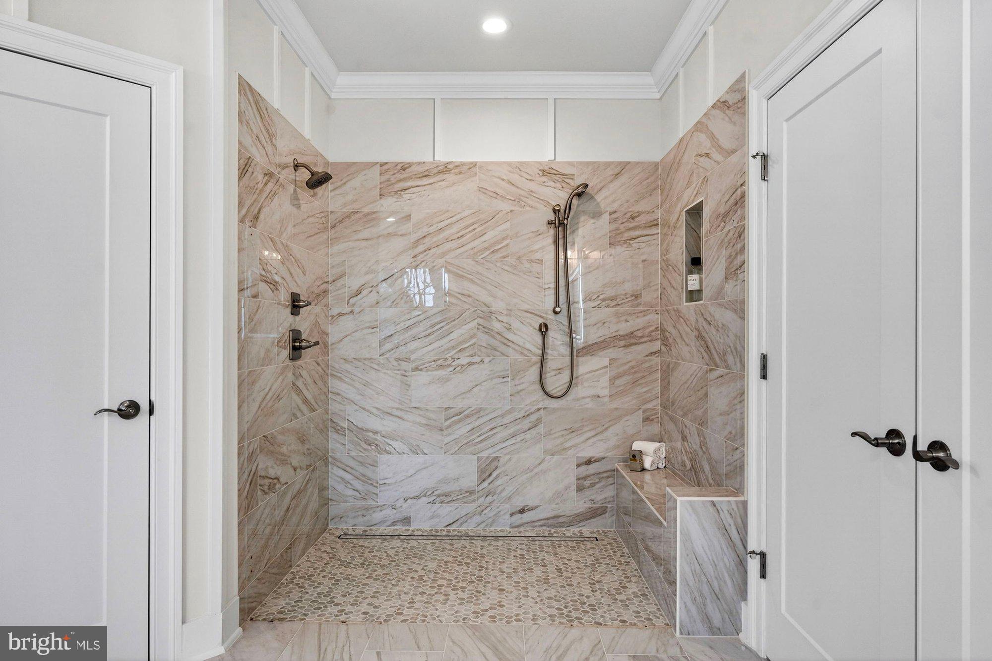 VIENNA WOODS - Residential