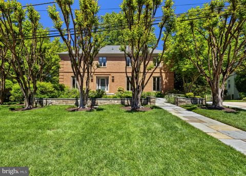 Photo of 18 Farmington Court, Chevy Chase, MD 20815 (MLS # MDMC2132220)