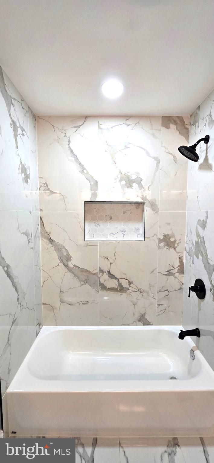 GREEKTOWN - Residential Lease