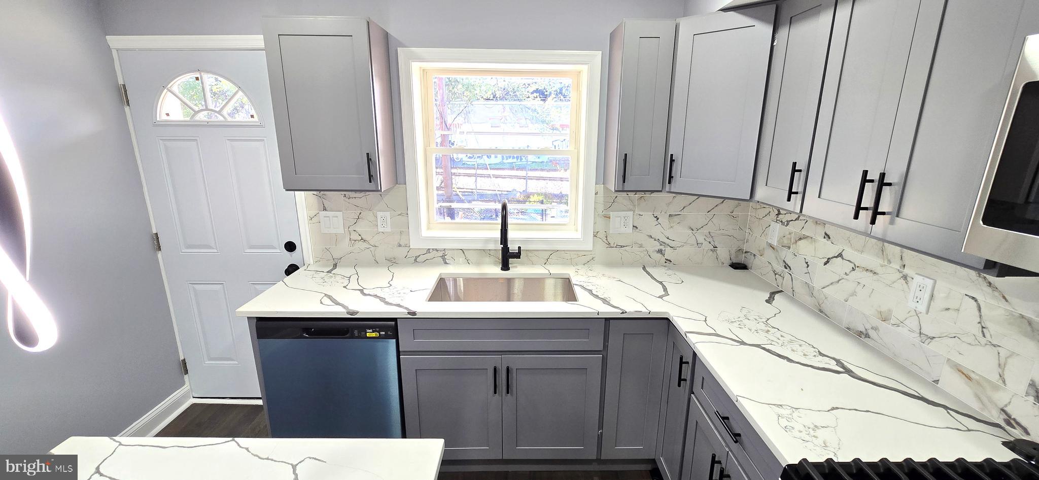 GREEKTOWN - Residential Lease