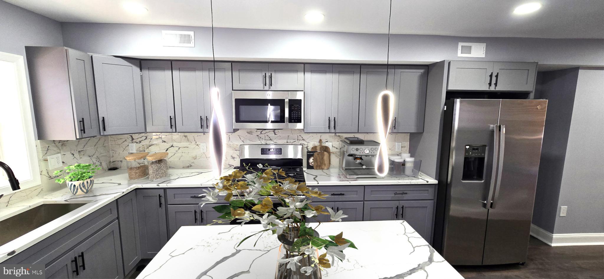 GREEKTOWN - Residential Lease