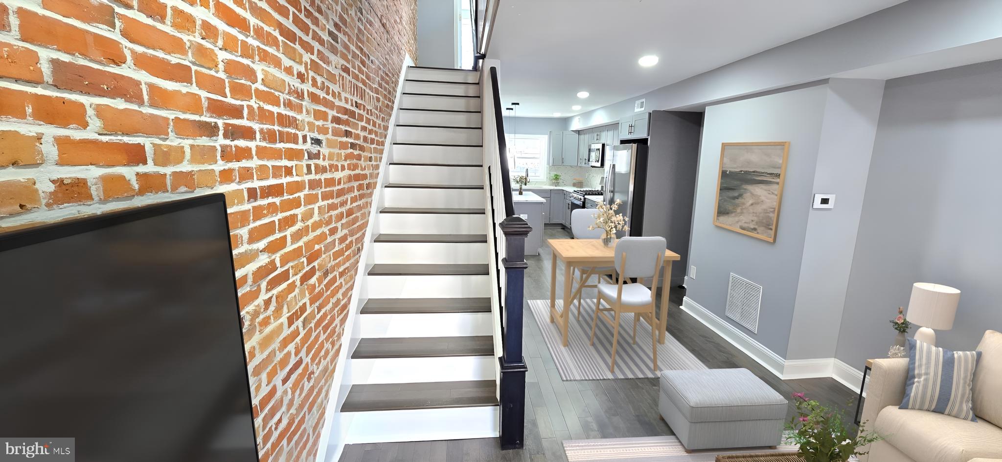 GREEKTOWN - Residential Lease