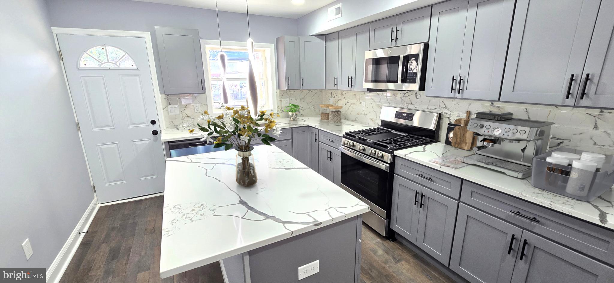 GREEKTOWN - Residential Lease