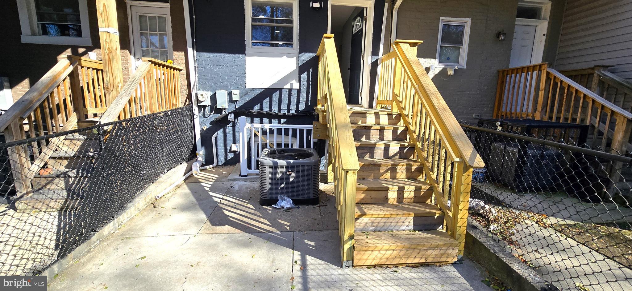 GREEKTOWN - Residential Lease