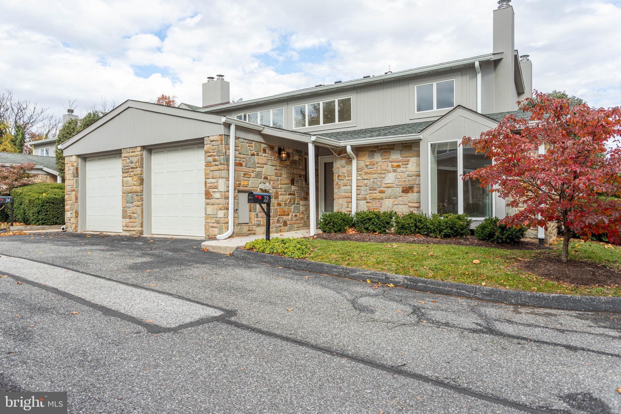 22 STONE MANOR 22