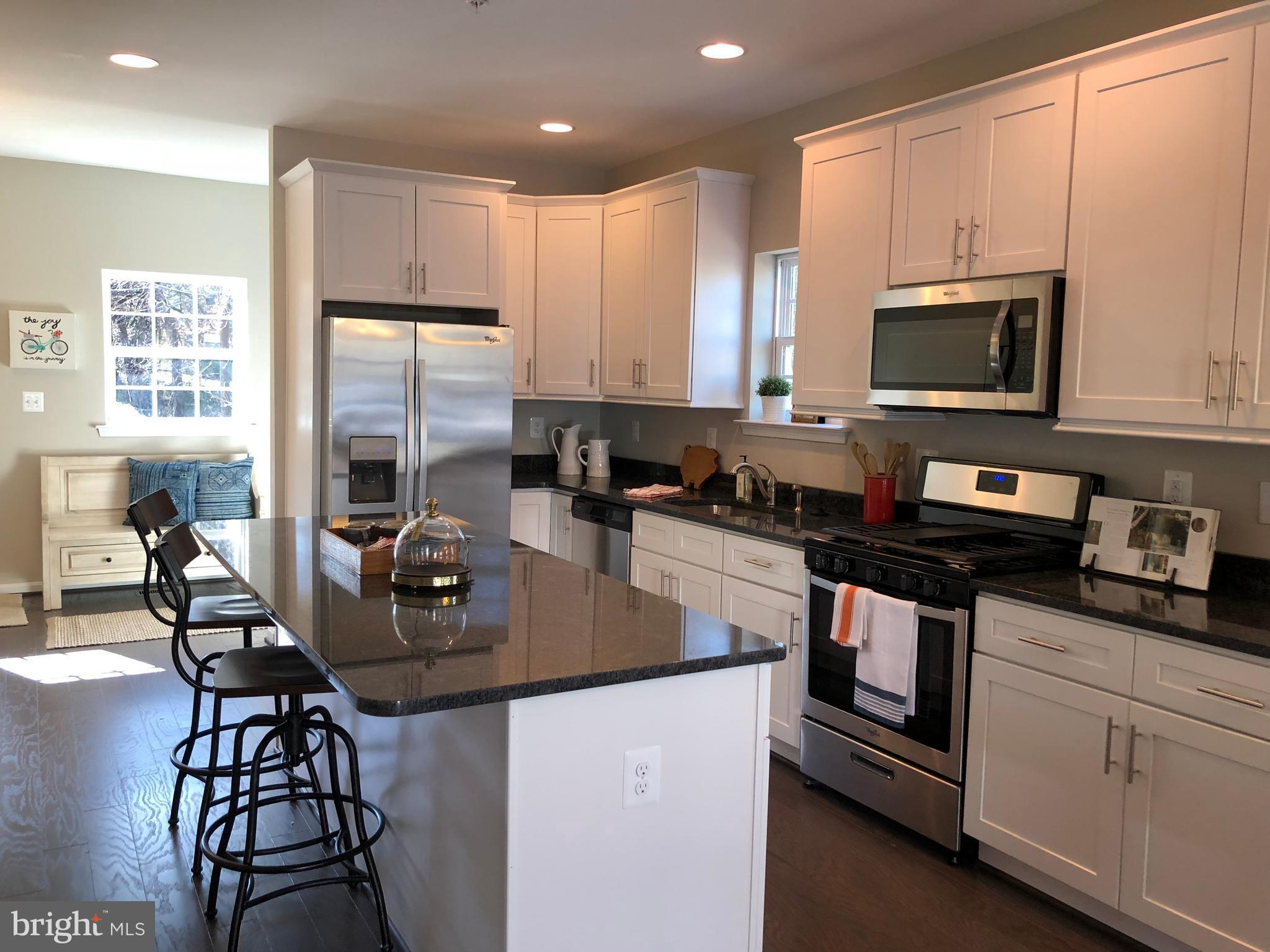 LAKE WALKER - Residential