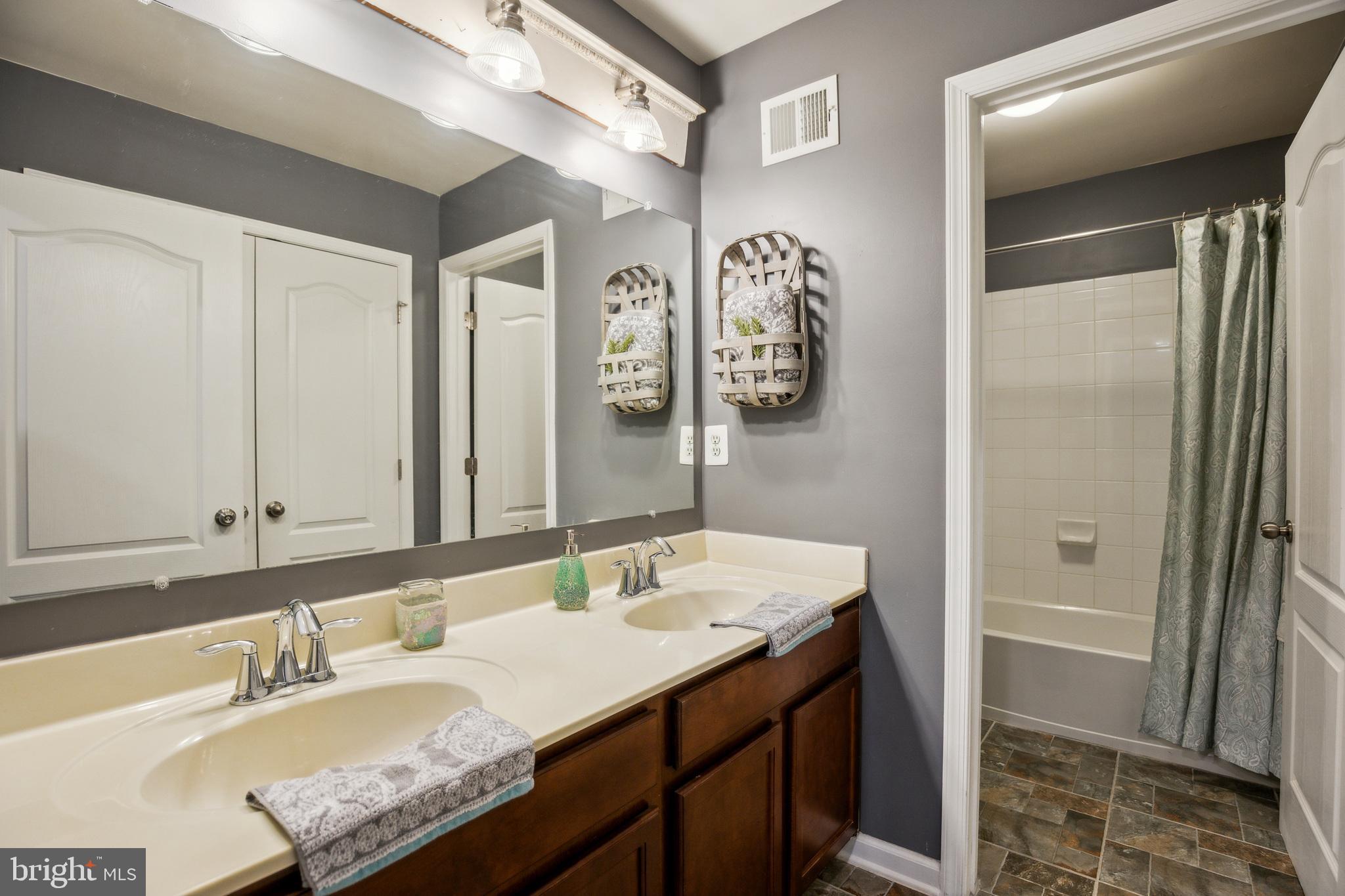 SUMMERWOOD - Residential