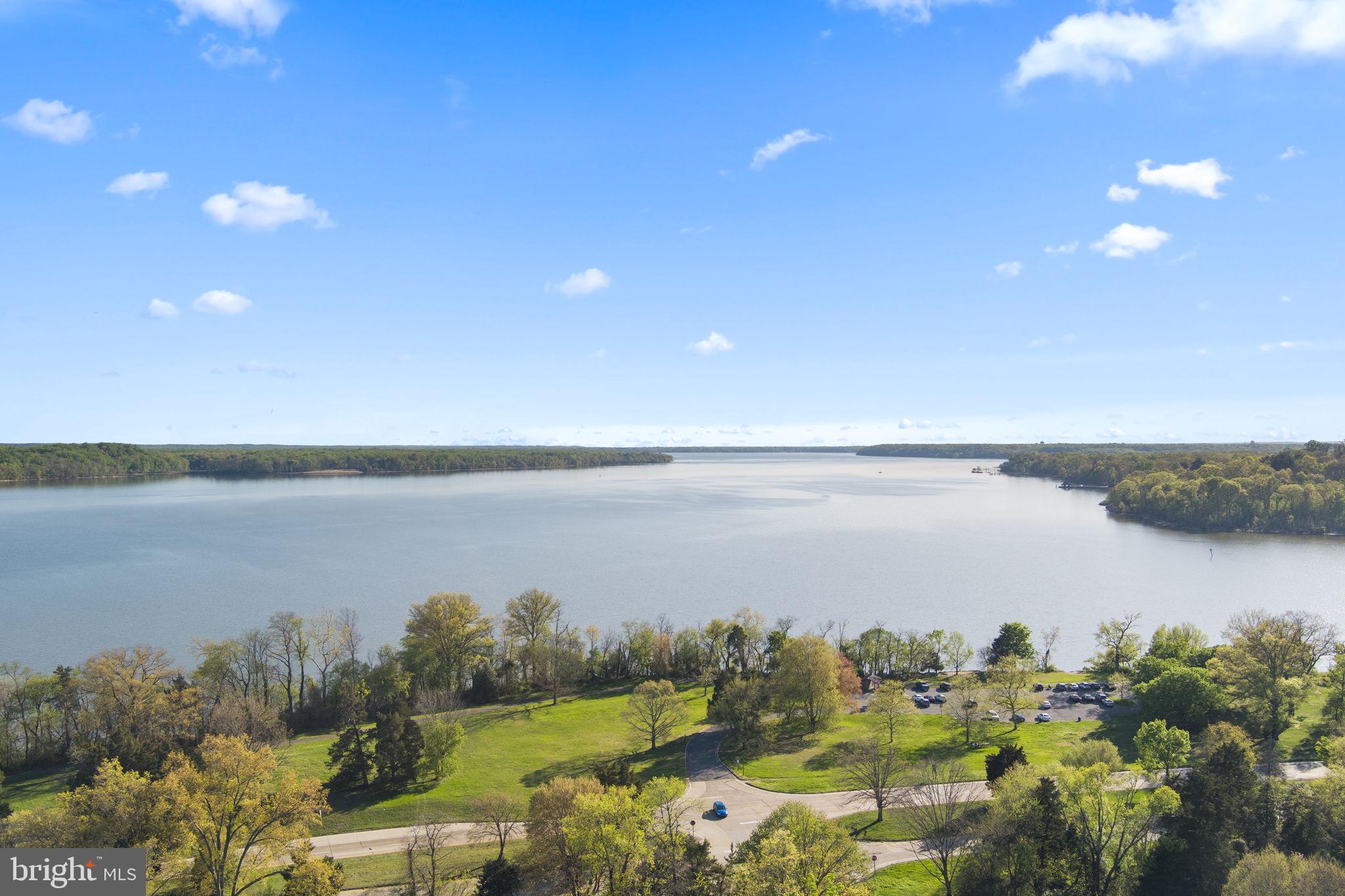 FORT HUNT ESTATES - Residential