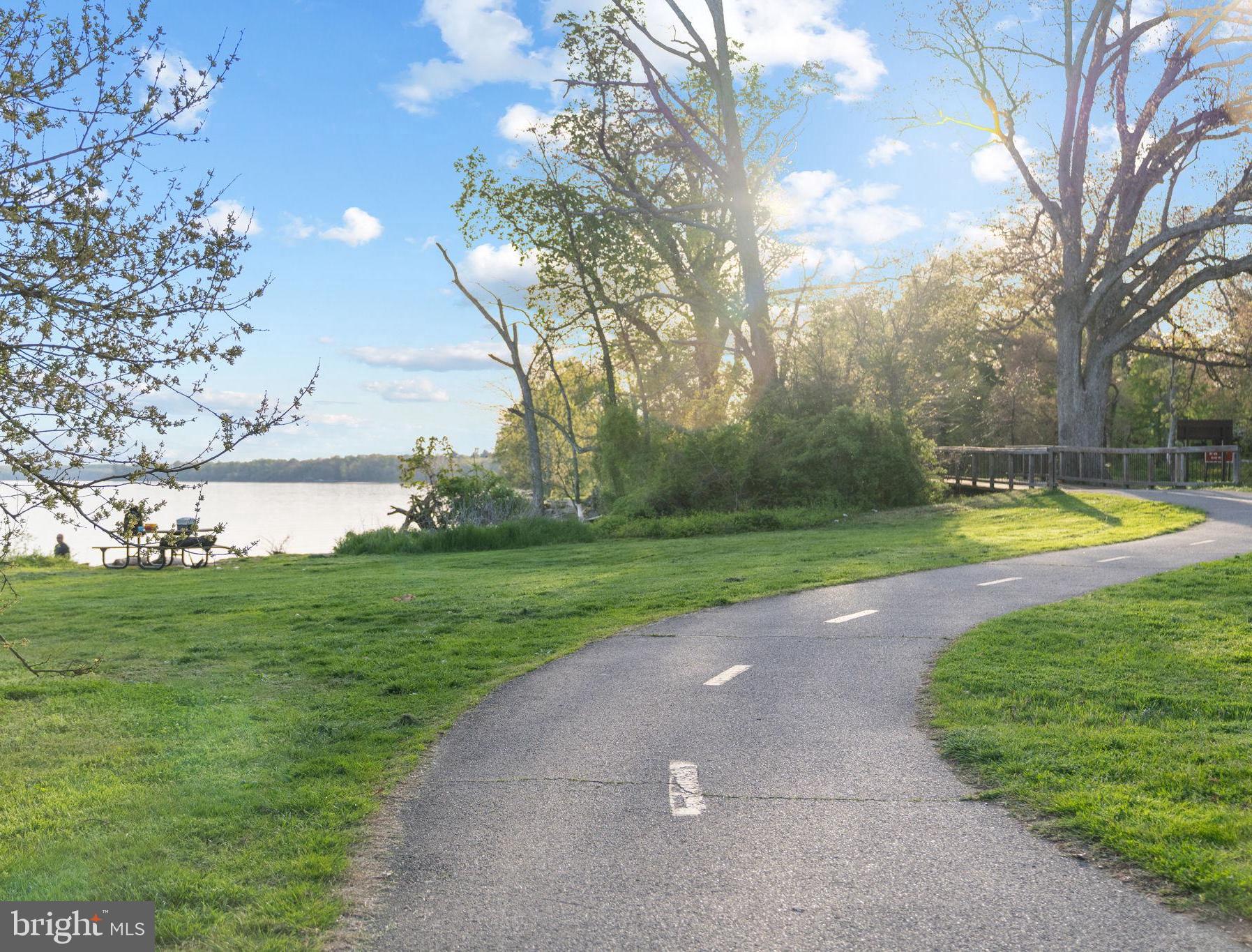 FORT HUNT ESTATES - Residential