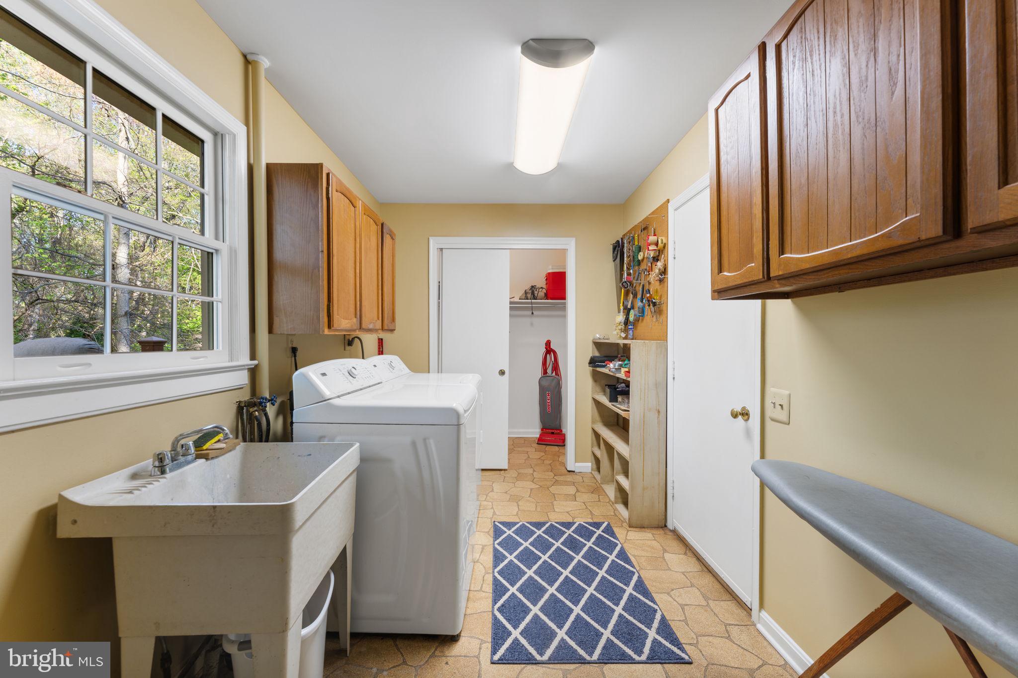 FORT HUNT ESTATES - Residential