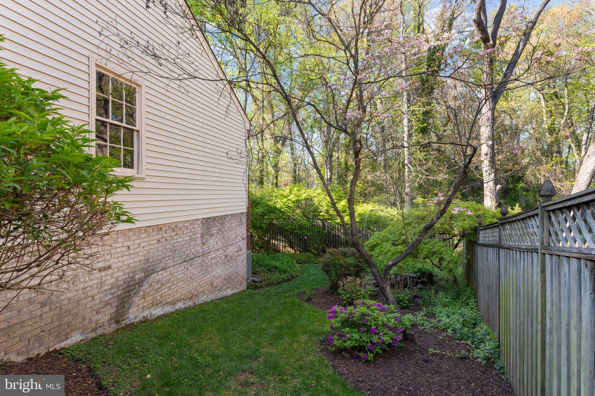 FORT HUNT ESTATES - Residential