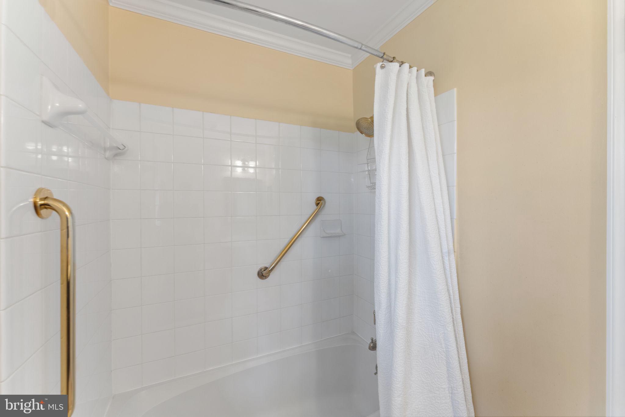 FORT HUNT ESTATES - Residential