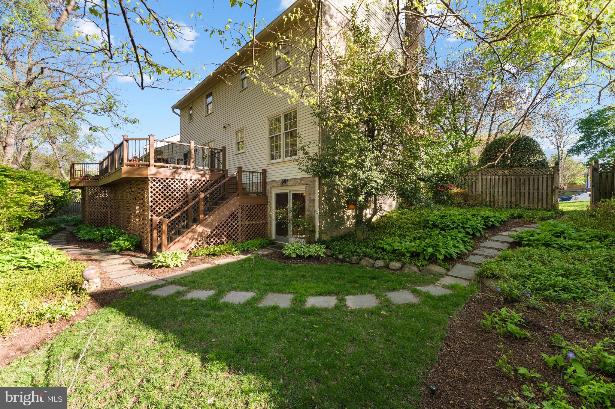 FORT HUNT ESTATES - Residential