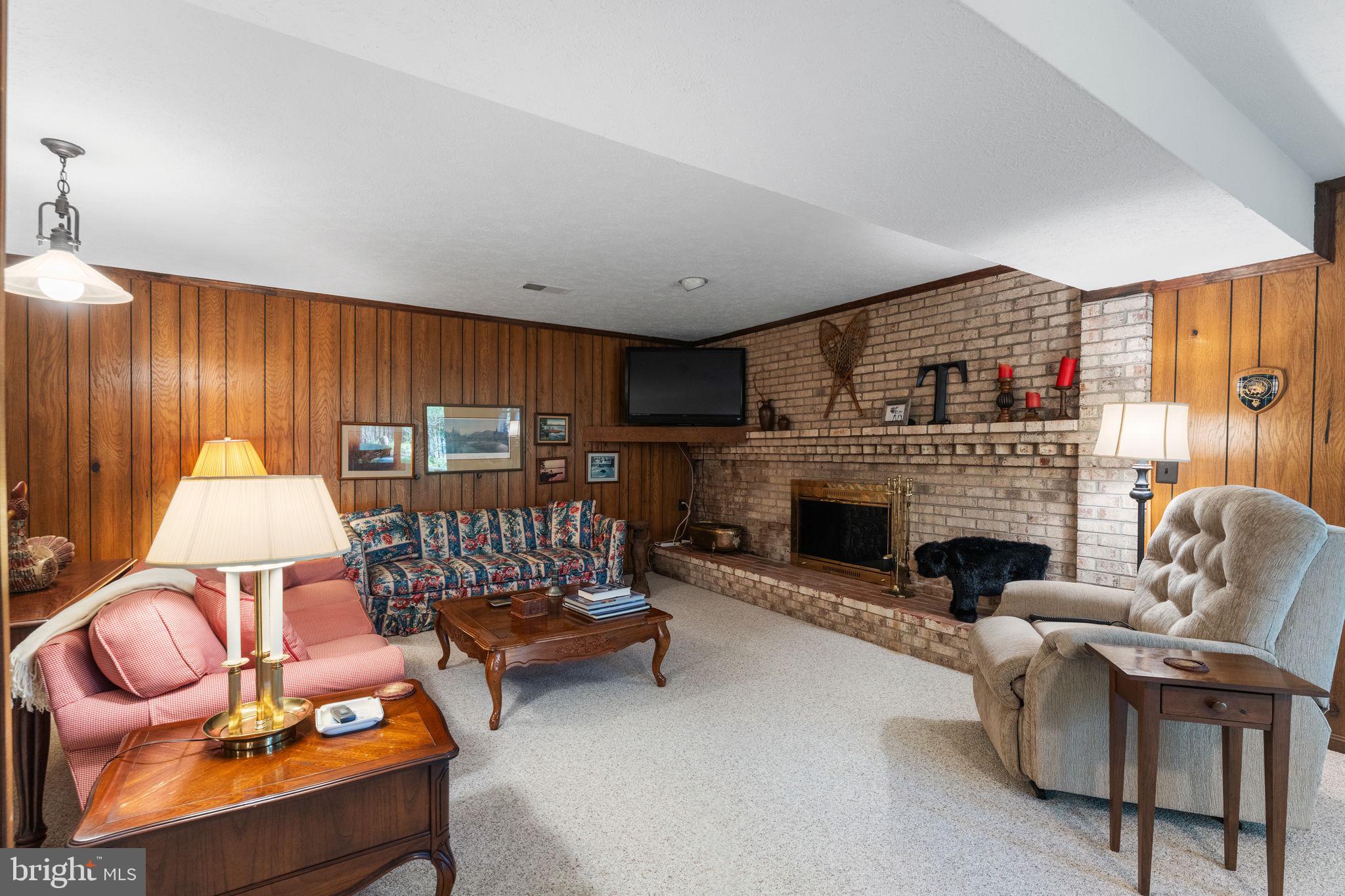 FORT HUNT ESTATES - Residential