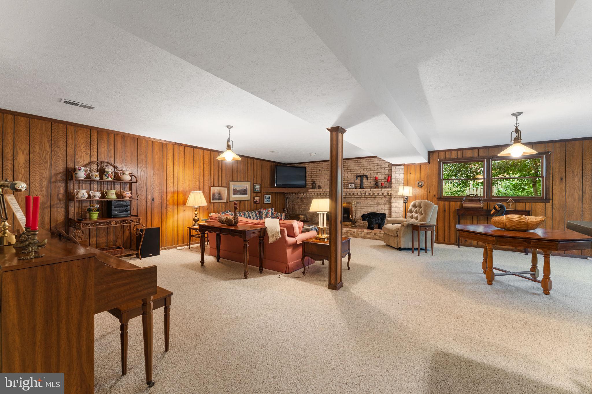 FORT HUNT ESTATES - Residential