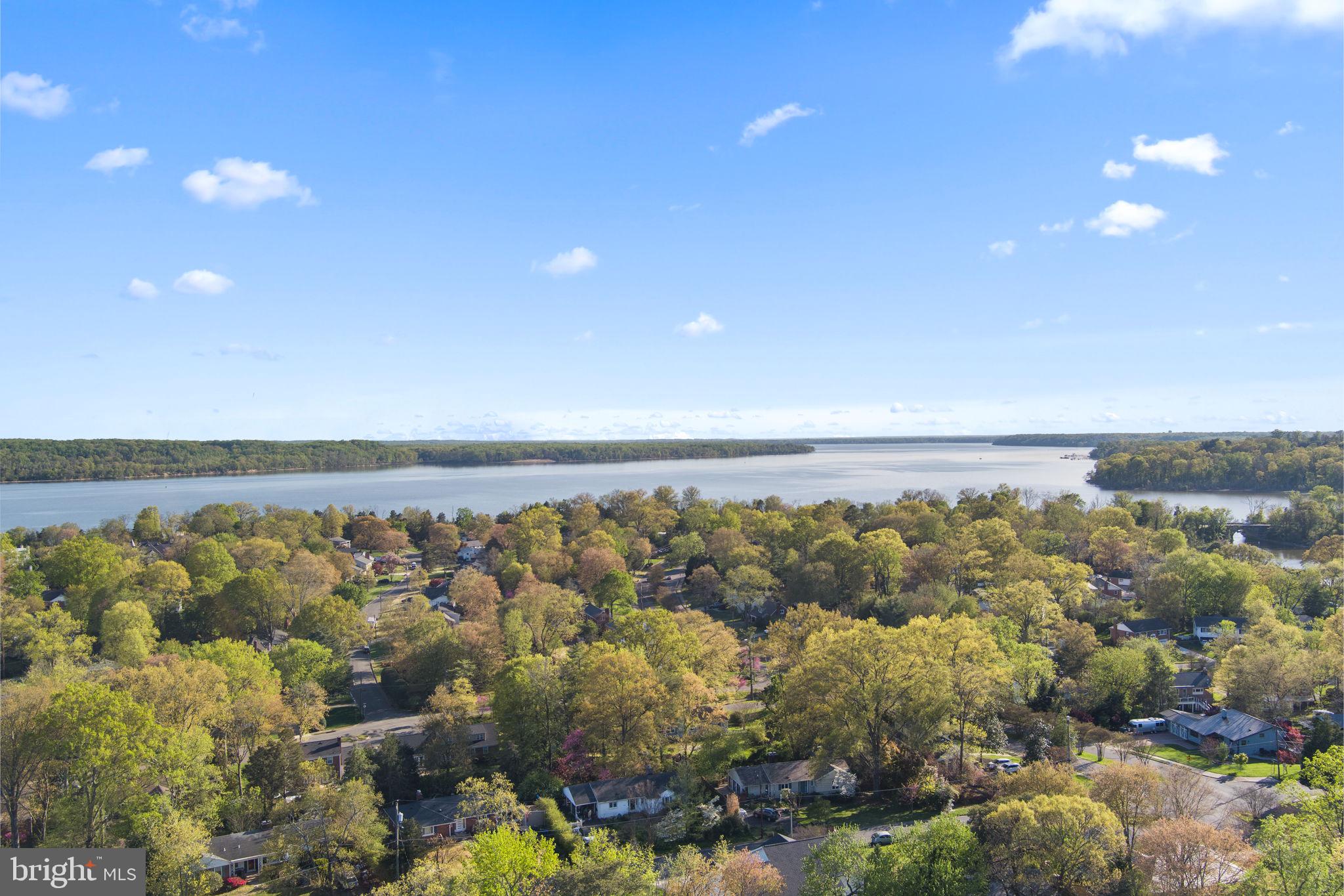 FORT HUNT ESTATES - Residential