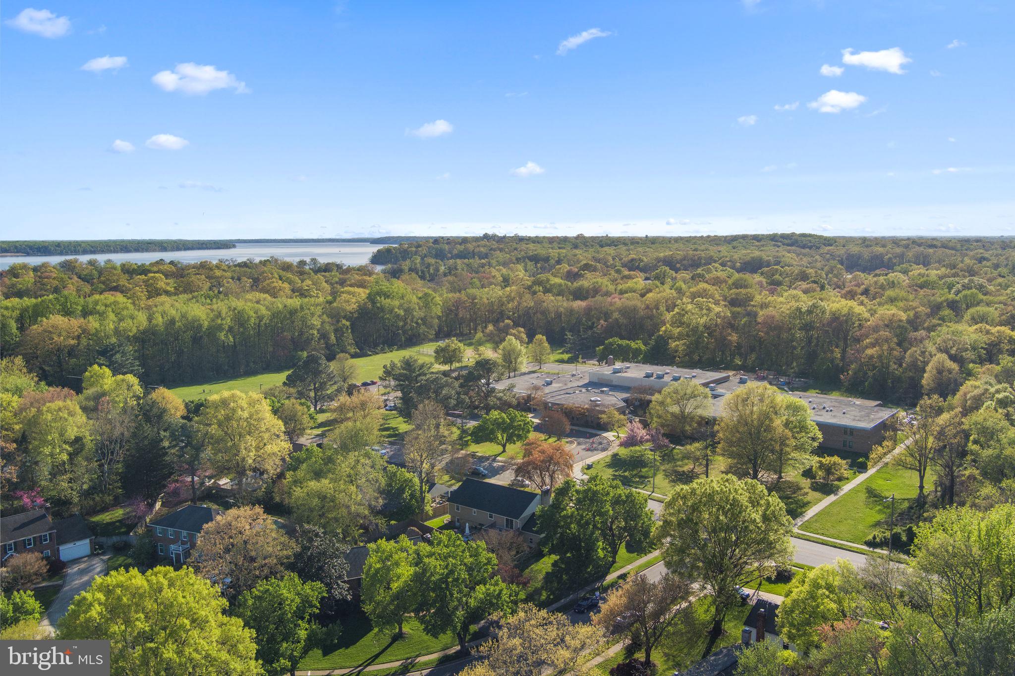 FORT HUNT ESTATES - Residential