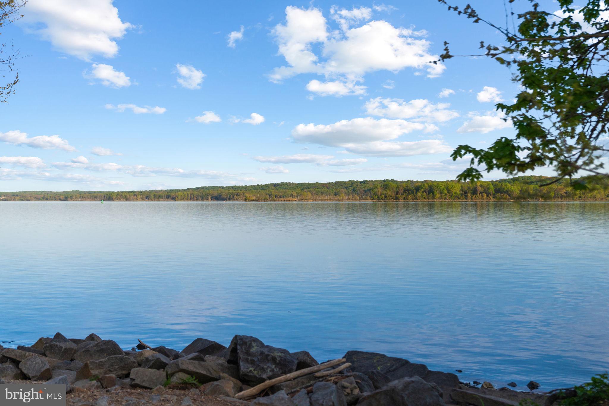 FORT HUNT ESTATES - Residential