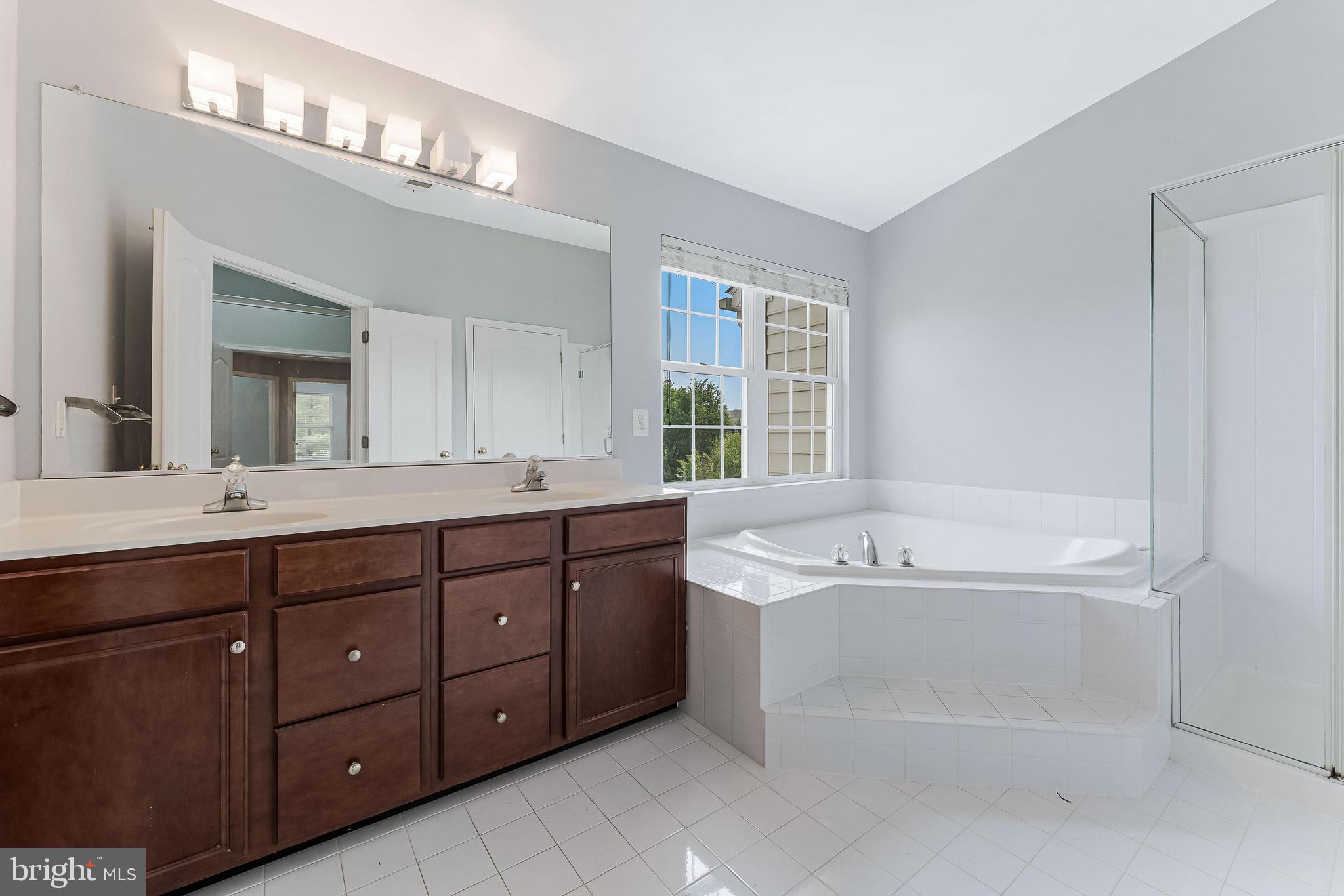 LOUDOUN VALLEY ESTATES - Residential Lease