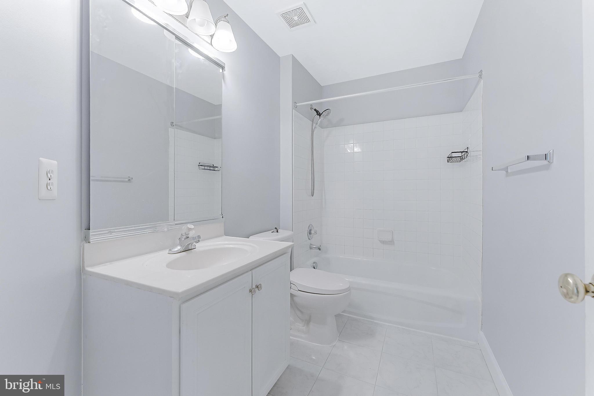 LOUDOUN VALLEY ESTATES - Residential Lease