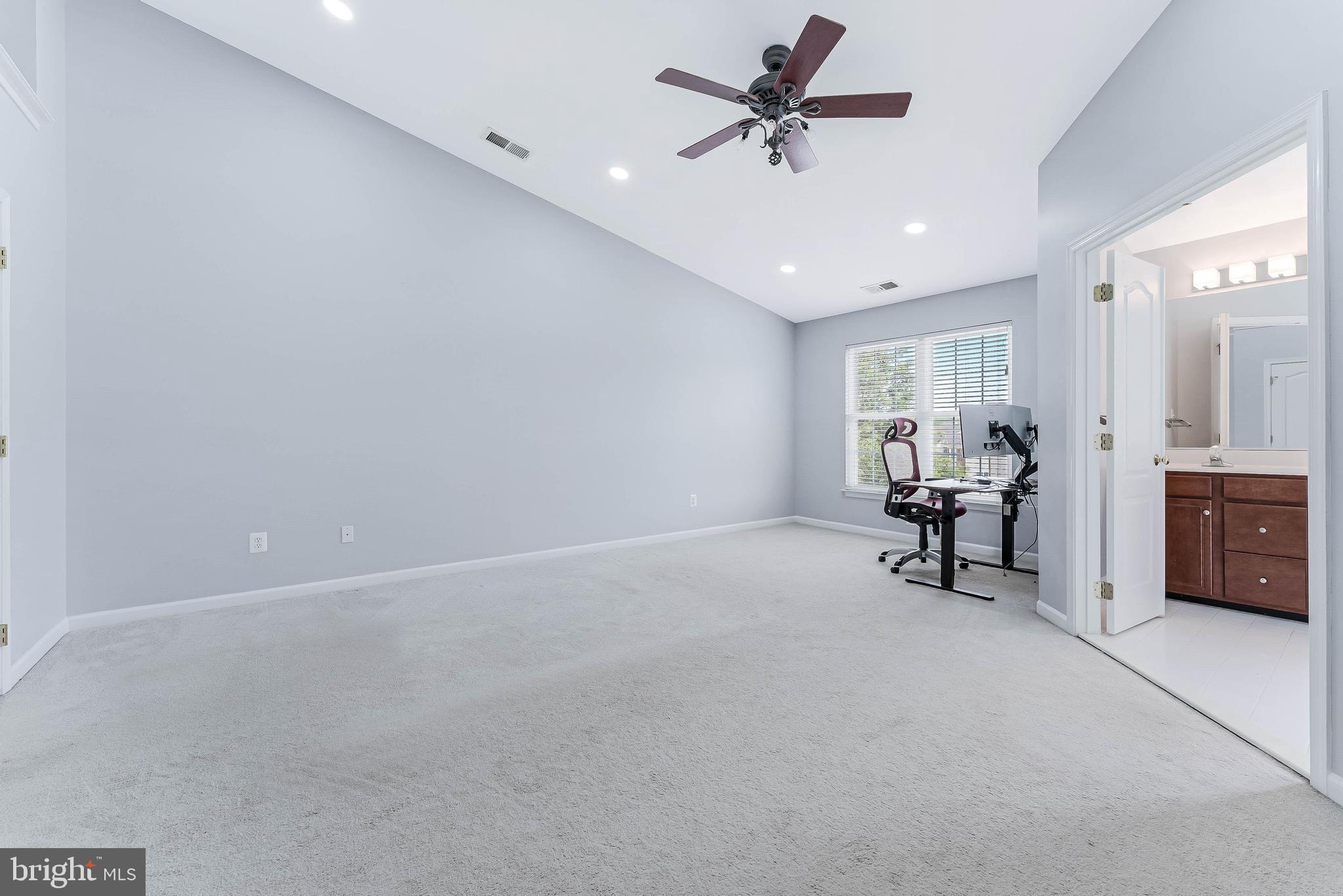 LOUDOUN VALLEY ESTATES - Residential Lease