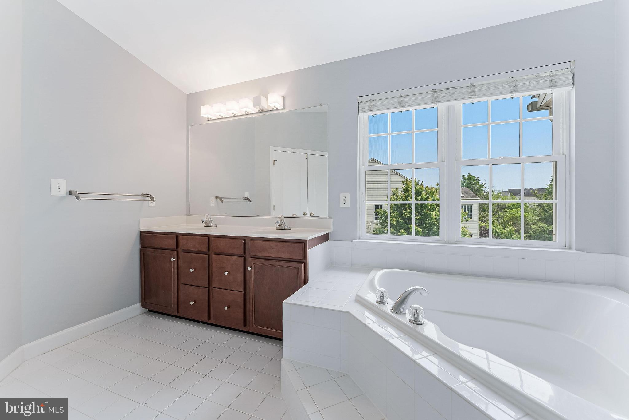 LOUDOUN VALLEY ESTATES - Residential Lease