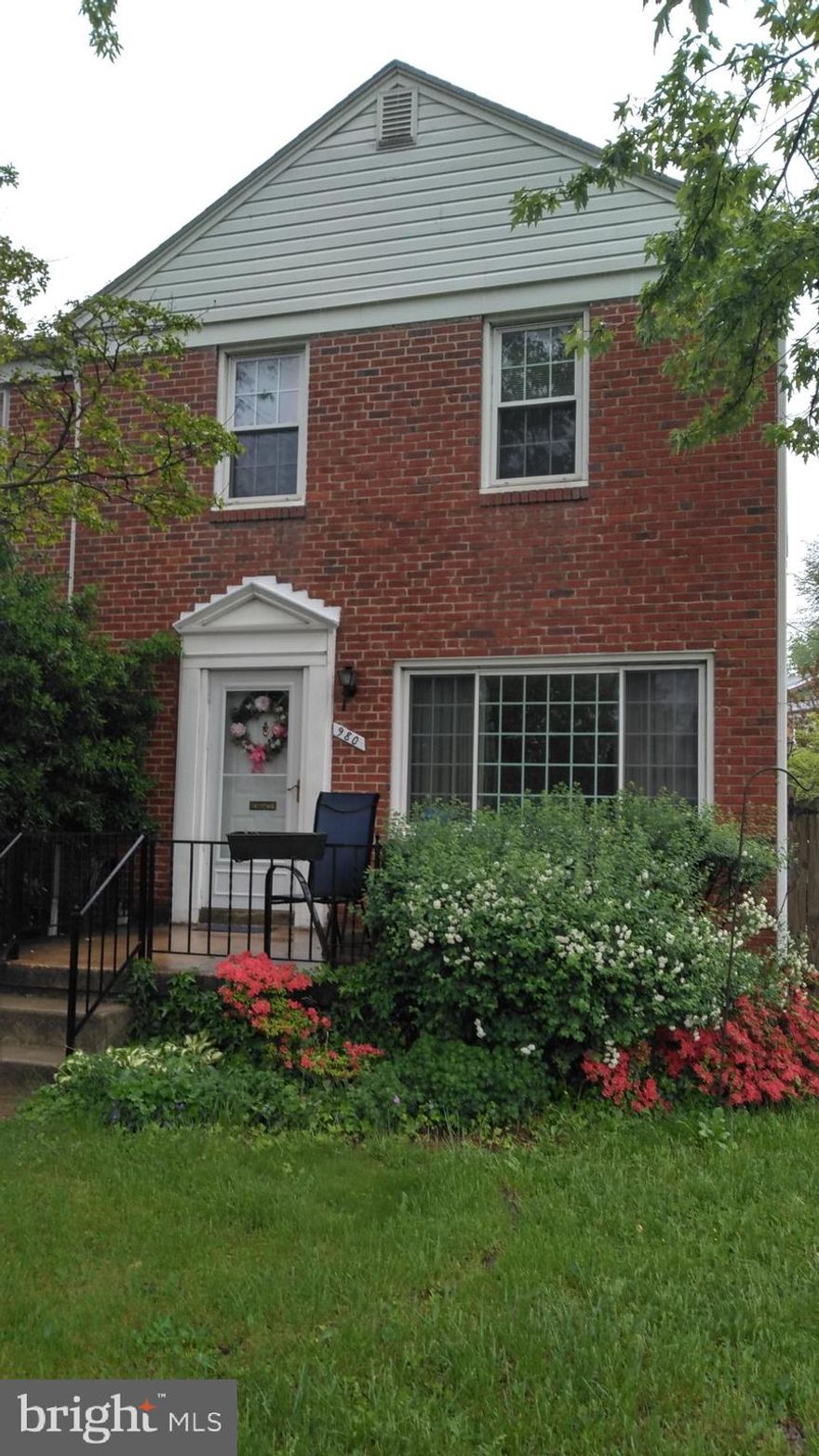 WELL MAINTAINED!  3 BEDROOM, 1.5 BATH END OF GROUP TOWNHOME--LIVING ROOM WITH CORNER WOOD BURNING FIREPLACE--DINING ROOM WITH NEW SLIDING GLASS PATIO DOOR WITH INTERNAL BLINDS--UPPER LEVEL BEDROOMS--NEWER WASHER AND DRYER--FENCED REAR YARD WITH BRICK PATIO AND SO MUCH  MORE!  BEING SOLD AS-IS