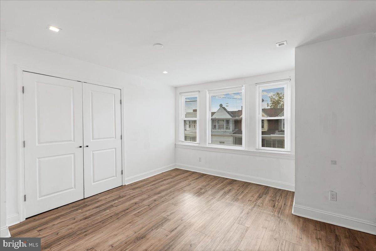 ELMWOOD PARK - Residential