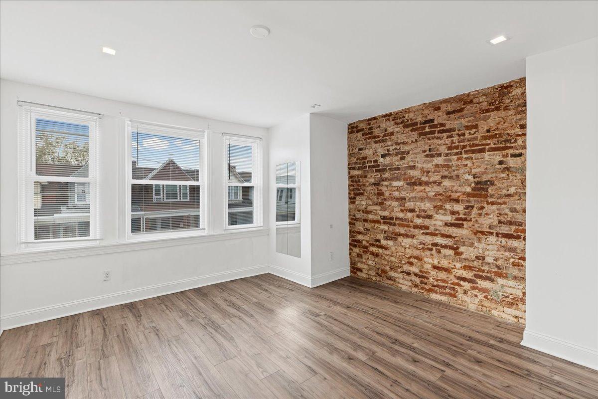 ELMWOOD PARK - Residential