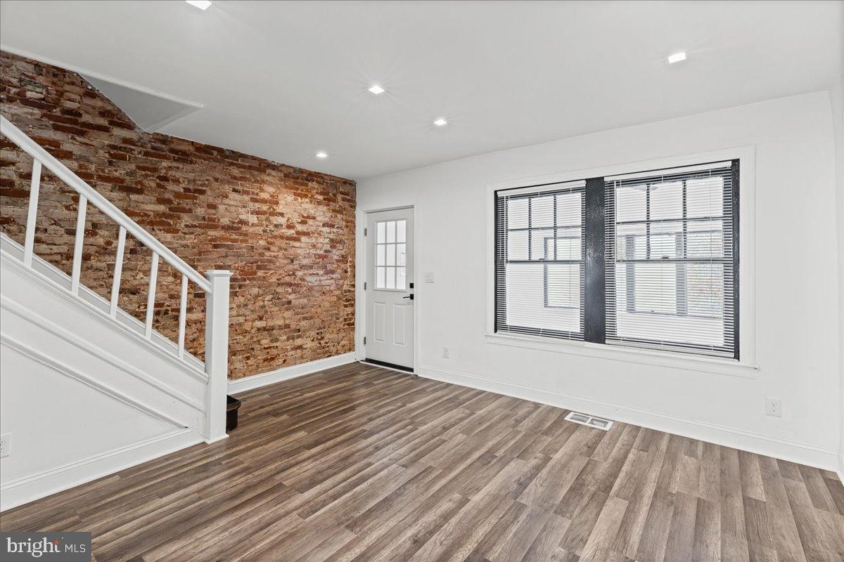 ELMWOOD PARK - Residential