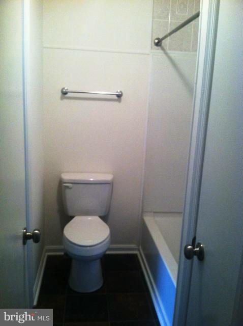 COLUMBIA COMMONS - Residential Lease