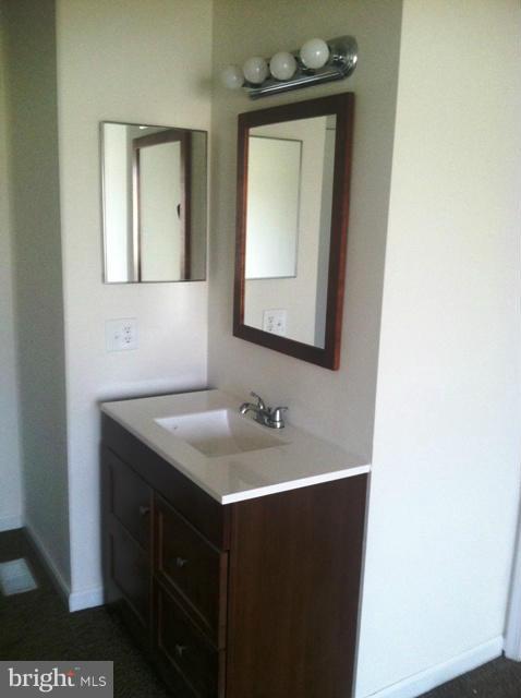 COLUMBIA COMMONS - Residential Lease