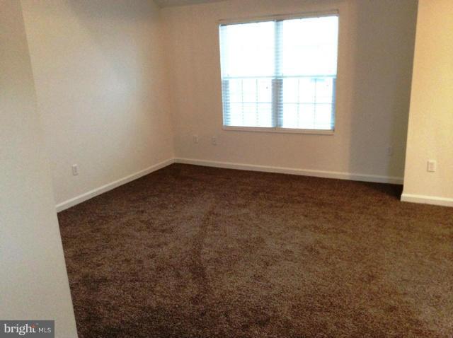 COLUMBIA COMMONS - Residential Lease