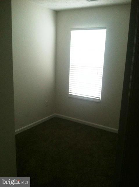 COLUMBIA COMMONS - Residential Lease