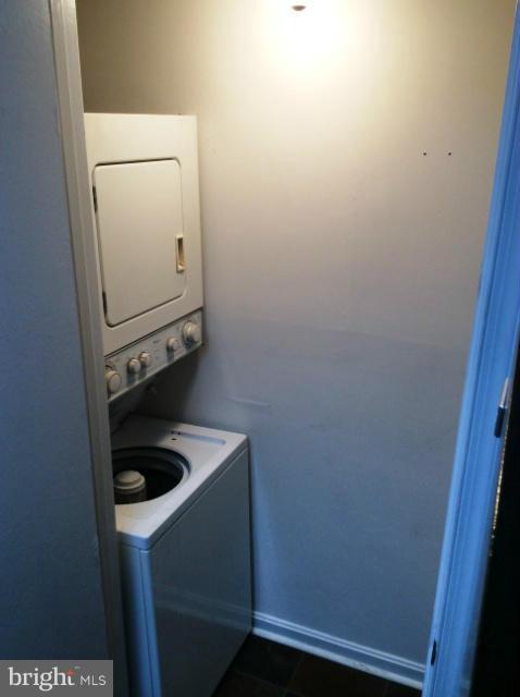 COLUMBIA COMMONS - Residential Lease