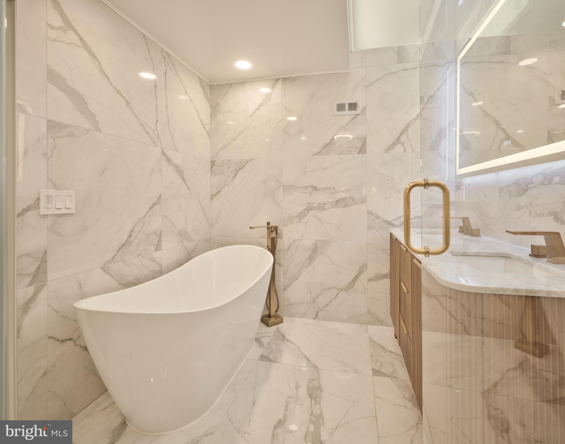 SOCIETY HILL - Residential