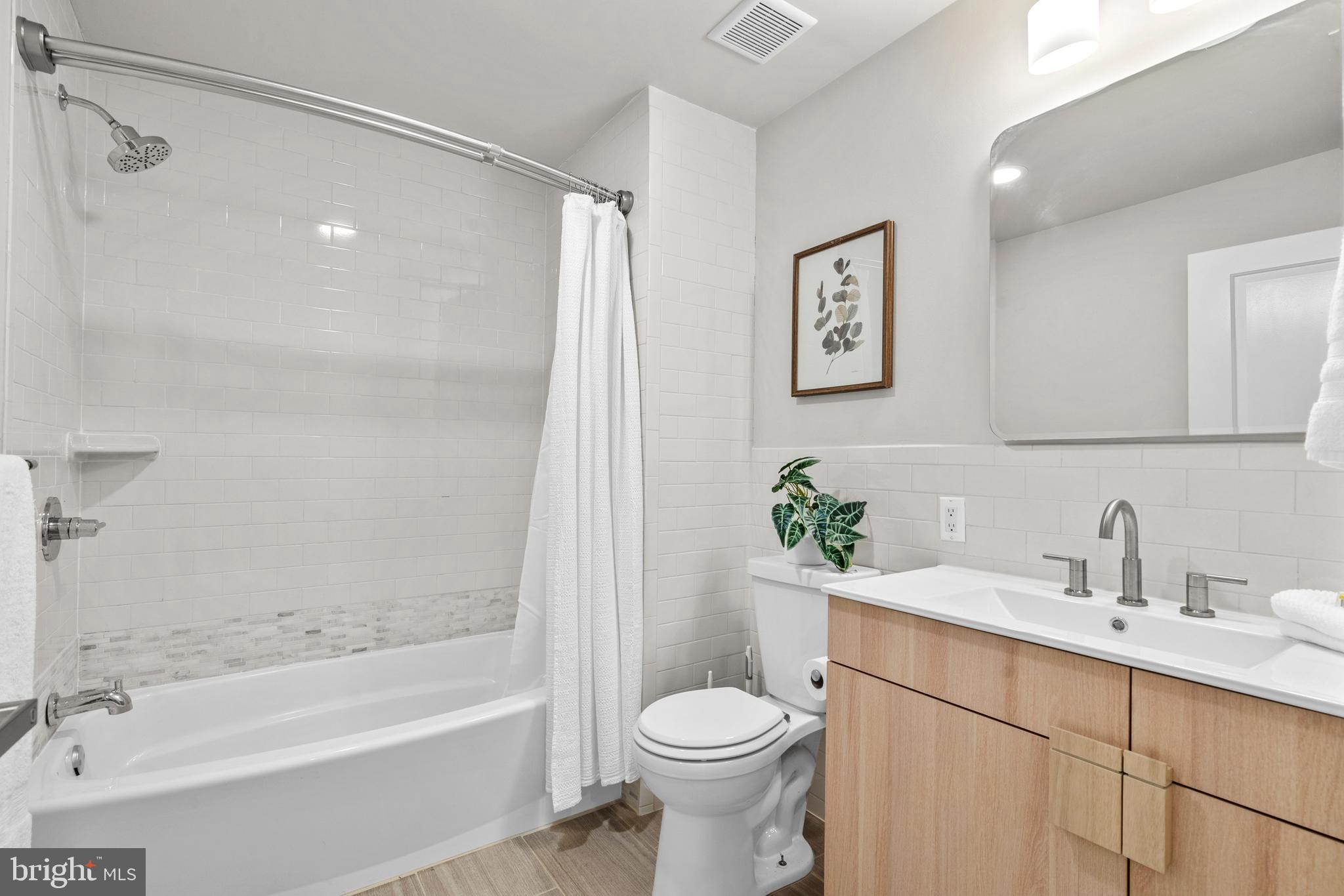 EAST KENSINGTON - Residential