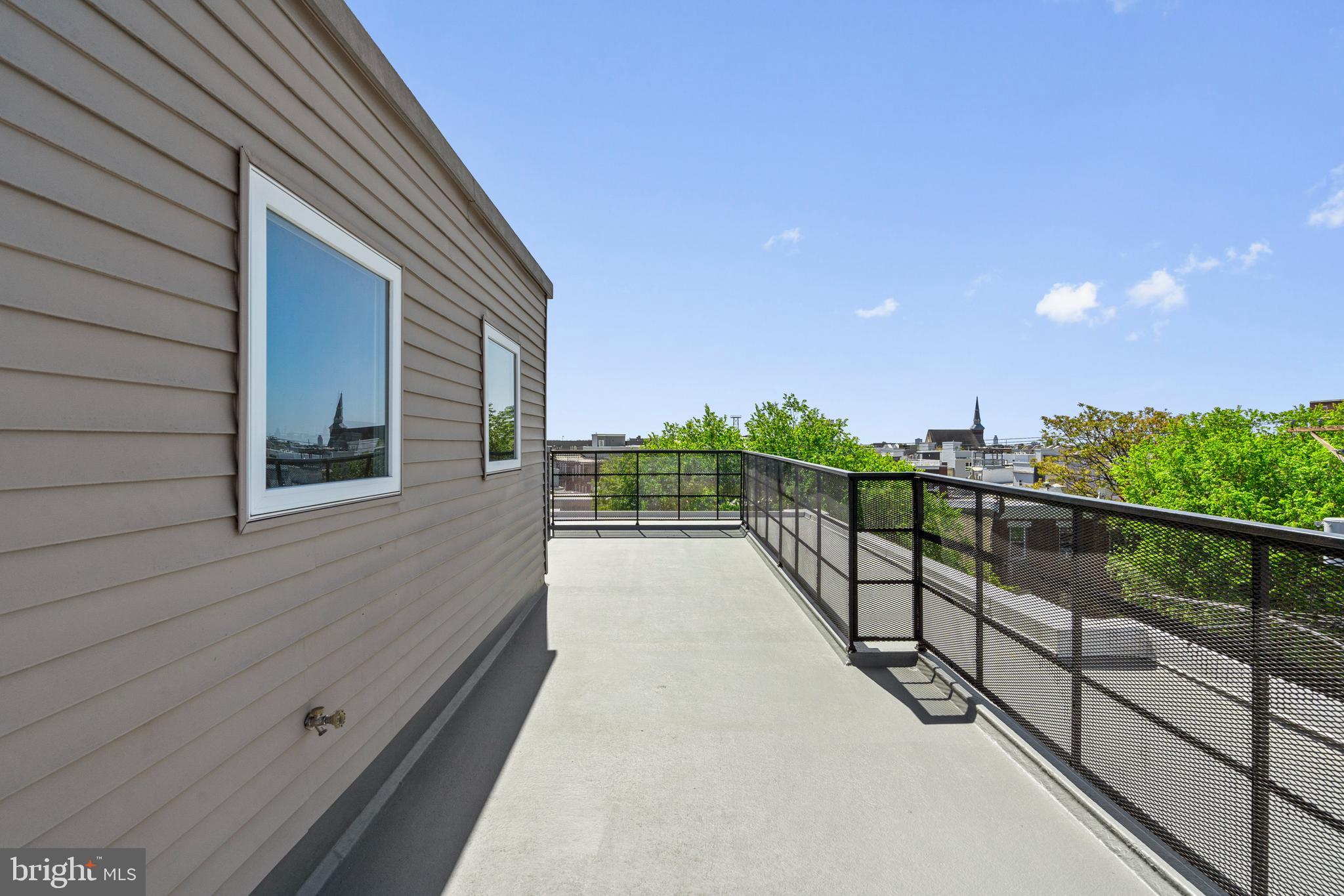 EAST KENSINGTON - Residential