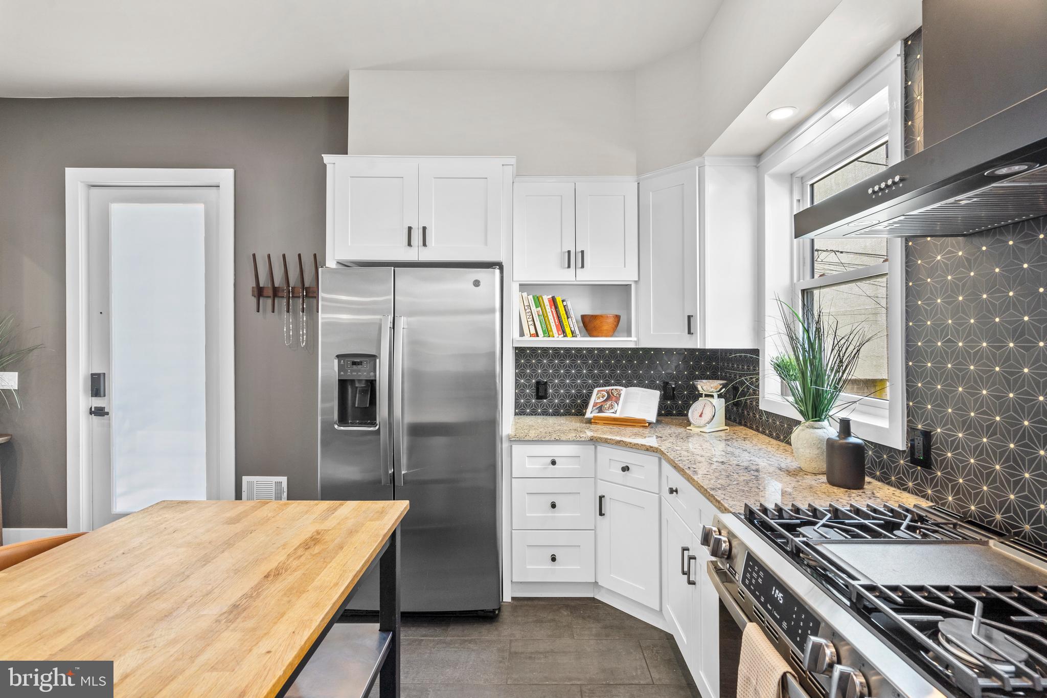 EAST KENSINGTON - Residential