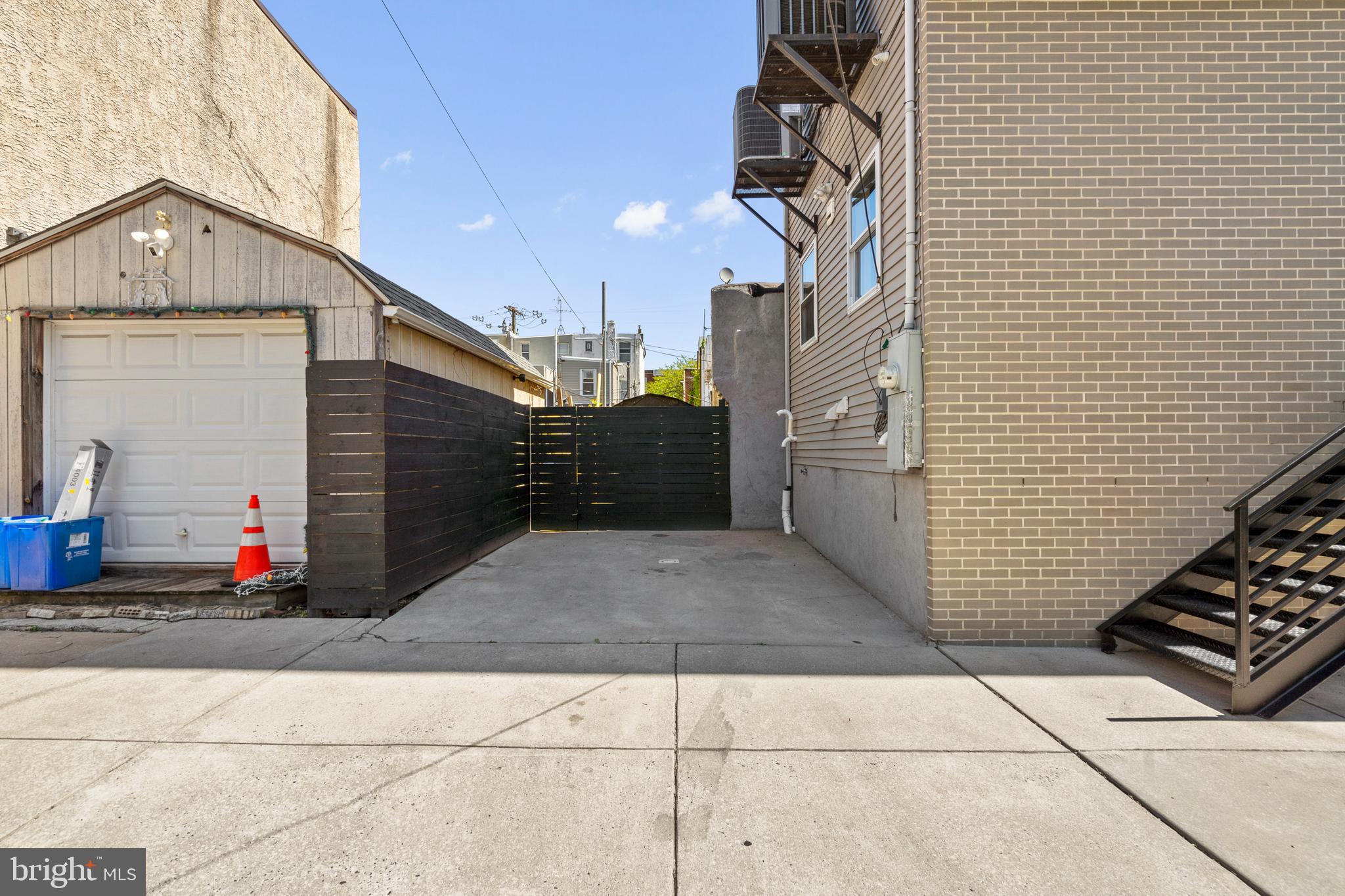EAST KENSINGTON - Residential