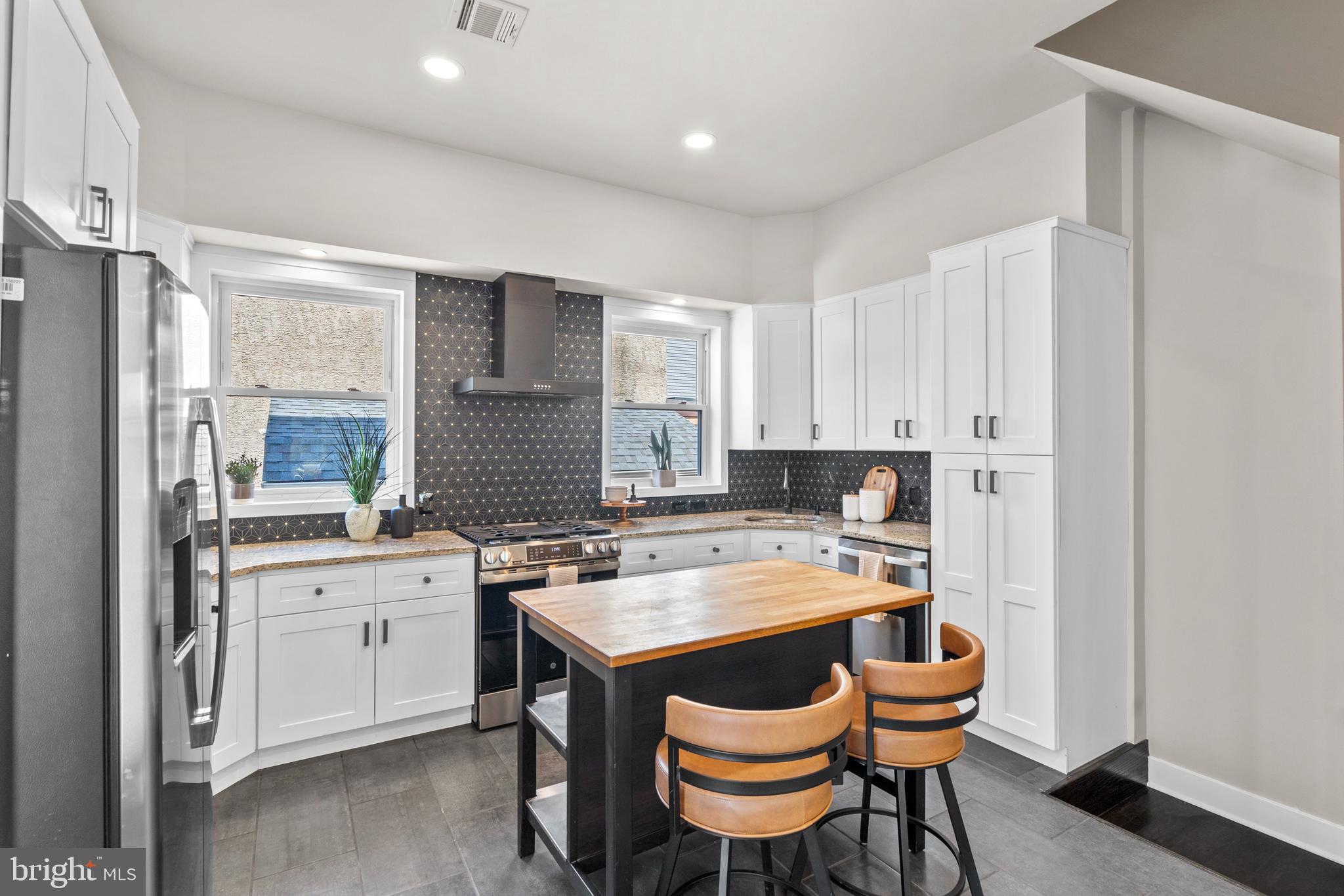 EAST KENSINGTON - Residential
