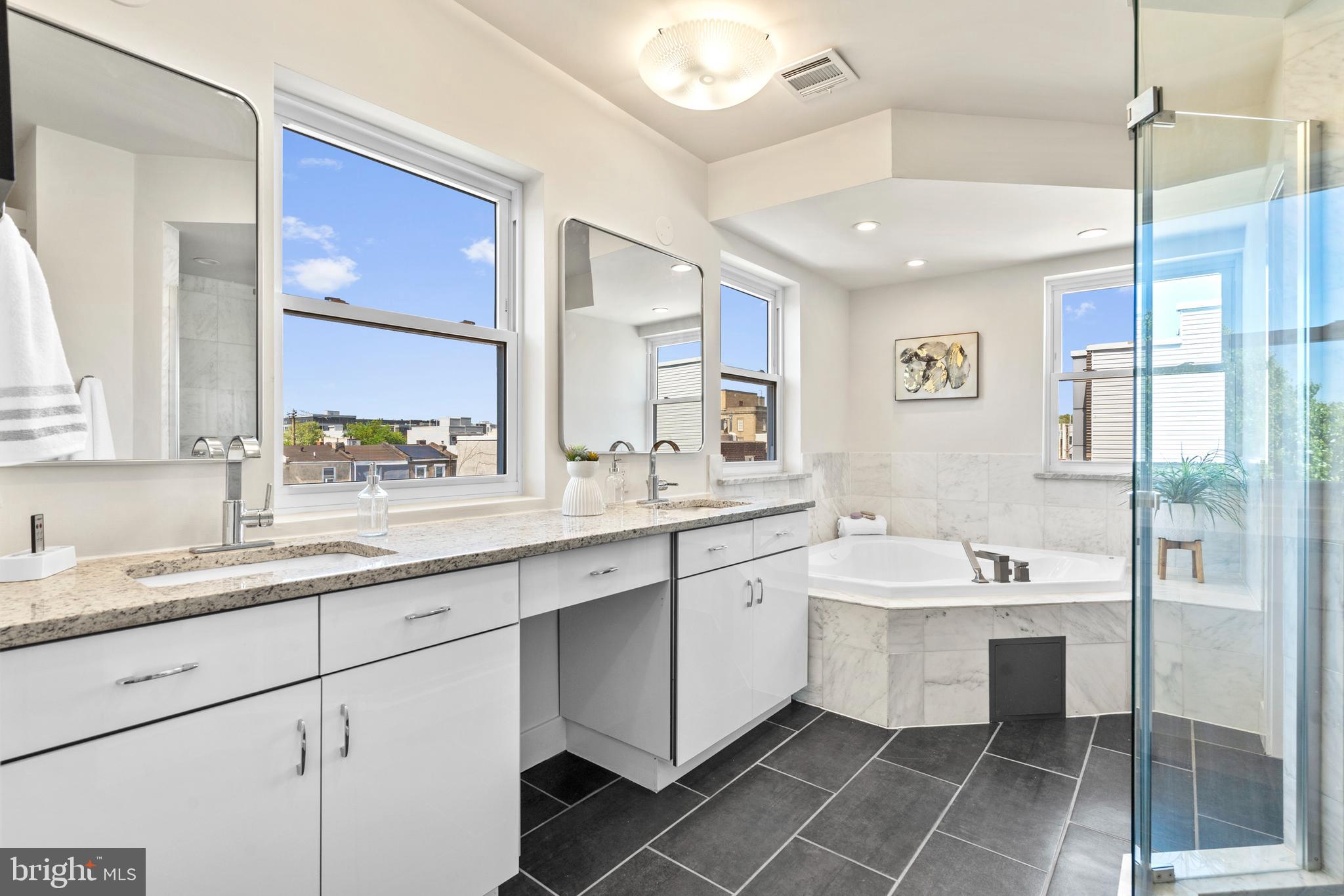 EAST KENSINGTON - Residential